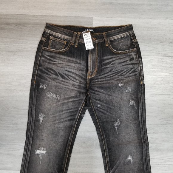 Akoo Jean's - Picture 3 of 10